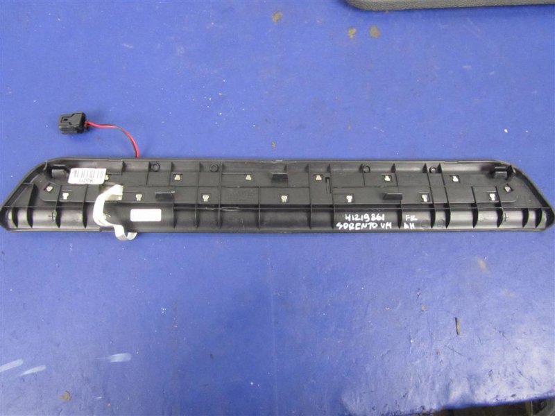 Накладка порога внутрення SORENTO UM 14- Накладка порога внутрення SORENTO UM 14-