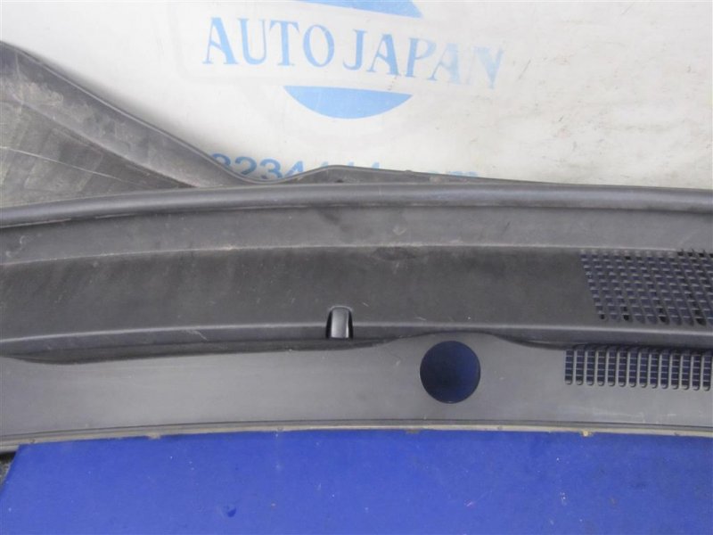 Пластик под лобовое стекло / Жабо SORENTO UM 14-