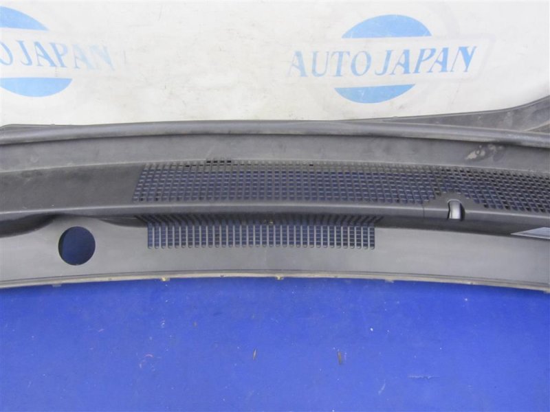 Пластик под лобовое стекло / Жабо SORENTO UM 14-