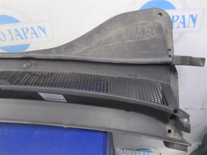 Пластик под лобовое стекло / Жабо SORENTO UM 14-