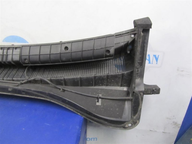 Пластик под лобовое стекло / Жабо SORENTO UM 14-