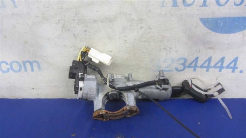 Запчасть замок зажигания SUZUKI SX4 06-13 37106-66811 Б/У Замок зажигания SUZUKI SX4 06-13 37106-66811 Б/У