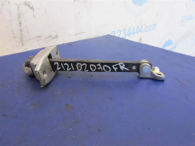 Запчасть ограничитель двери передний левый TOYOTA PRIUS - 30 09-17 2013 ZVW30 1.8 2ZRFXE 68610-47021 Б/У Ограничитель двери передний левый TOYOTA PRIUS - 30 09-17 2013 ZVW30 1.8 2ZRFXE 68610-47021 Б/У