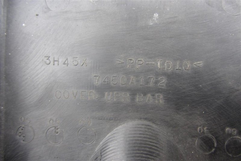 Накладка замка капота OUTLANDER XL 05-13