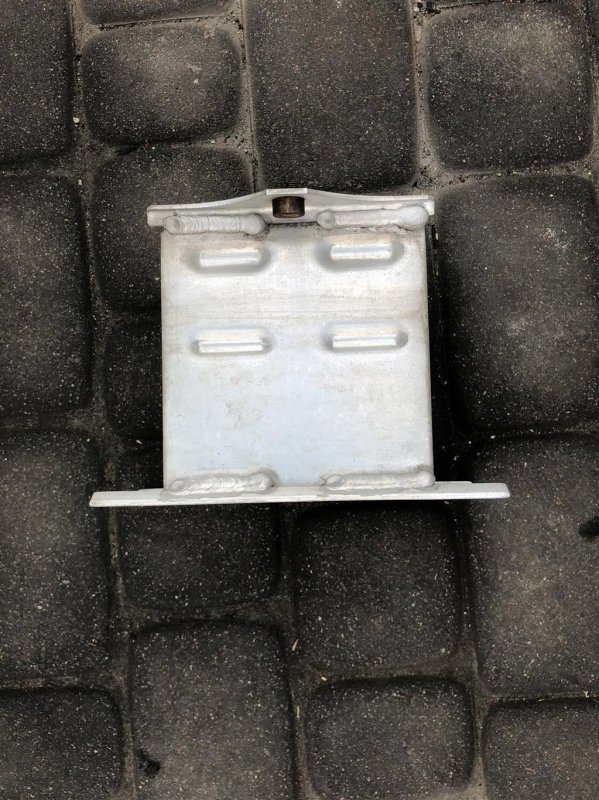 Кронштейн усилителя переднего бампера LEXUS LS460 06-12