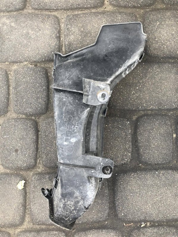 Воздуховод охлаждения тормозов правый LEXUS LS460 06-12