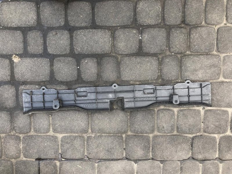 Дефлектор радиатора LEXUS LS460 06-12