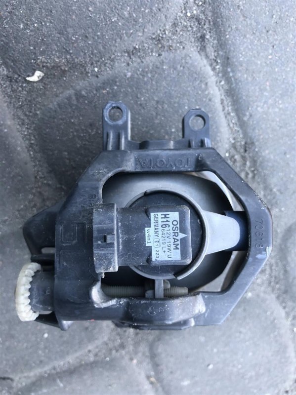 Противотуманная фара левая TOYOTA PRIUS - 30 09-17