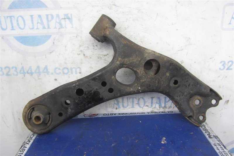 Рычаг передней подвески нижний передний левый COROLLA 120 00-07