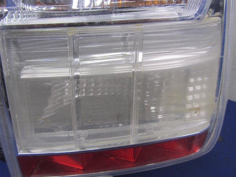 Фонарь наружный задний правый TOYOTA PRIUS - 30 09-17 Фонарь наружный задний правый TOYOTA PRIUS - 30 09-17