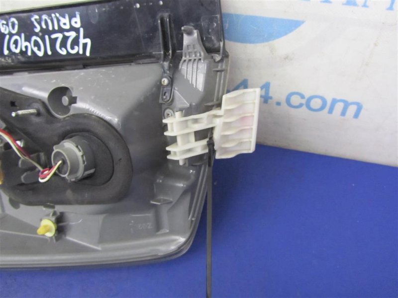 Фонарь наружный задний правый PRIUS - 30 09-17 Фонарь наружный задний правый PRIUS - 30 09-17