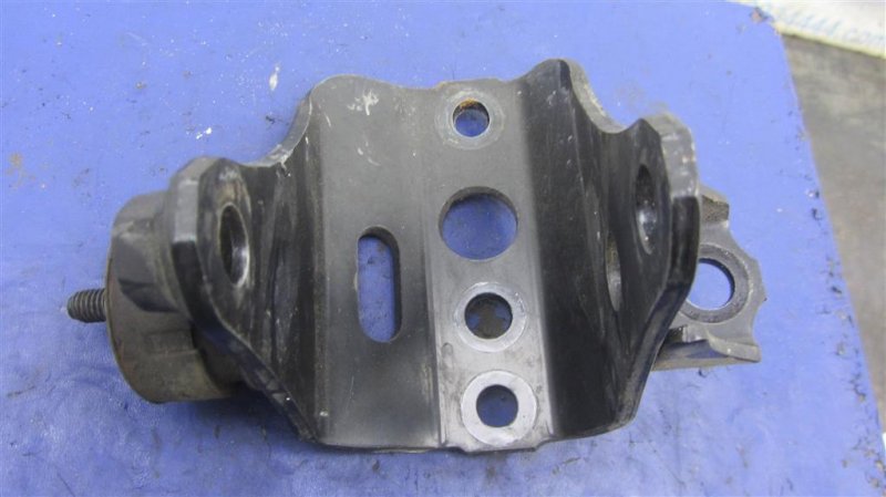 Кронштейн двигателя задний LEXUS CT200 11-17 Хетчбек 1.8