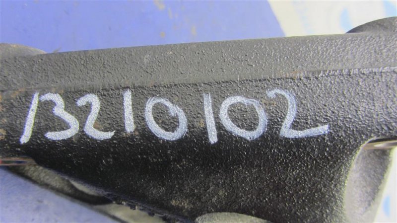 Кронштейн двигателя правый CT200 11-17 2012 Хетчбек 1.8 Кронштейн двигателя правый CT200 11-17 2012 Хетчбек 1.8