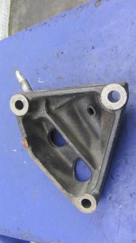 Кронштейн двигателя правый LEXUS CT200 11-17 Хетчбек 1.8 Кронштейн двигателя правый LEXUS CT200 11-17 Хетчбек 1.8