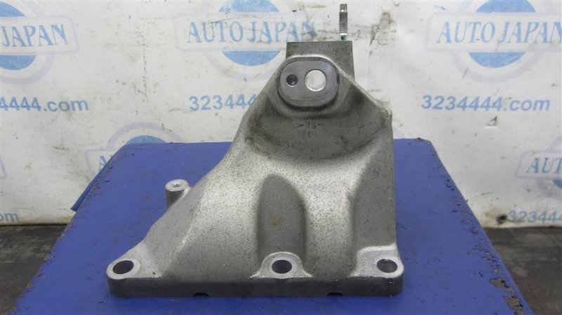 Кронштейн двигателя правый LEXUS LS460 06-12 2007 Седан 4.6 12301-38190 Б/У