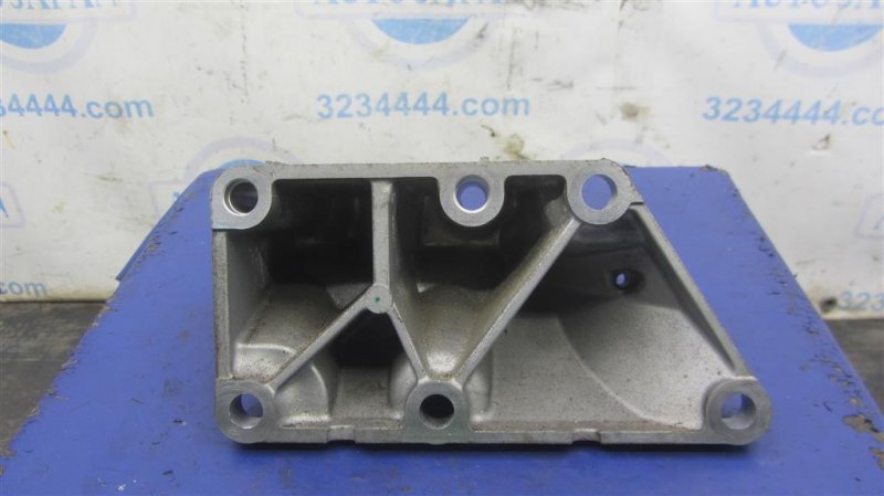 Кронштейн двигателя правый LS460 06-12 2007 Седан 4.6