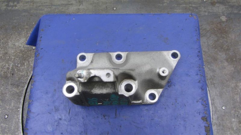 Кронштейн двигателя правый LS460 06-12 2007 Седан 4.6