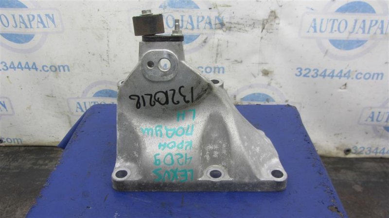 Кронштейн двигателя левый LEXUS LS460 06-12 2007 Седан 4.6 12302-38170 Б/У