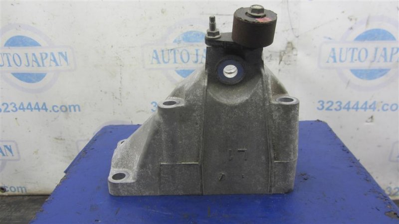 Кронштейн двигателя левый LEXUS LS460 06-12 Седан 4.6