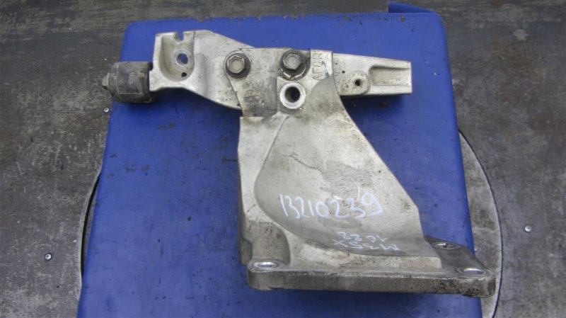 Кронштейн опоры двигателя правый INFINITI M35/M45 04-10 2007 Седан 3.5 VQ35DE 11232-AF801 Б/У