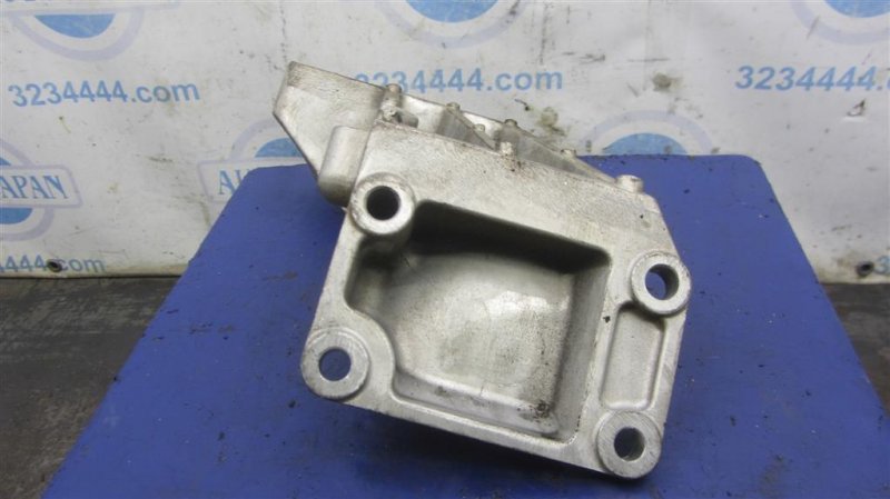 Кронштейн опоры двигателя левый INFINITI M35/M45 04-10 Седан 3.5 VQ35DE