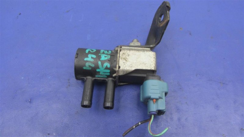 Запчасть клапан абсорбера SUZUKI KIZASHI 09-14 2010 Седан 2.4 18117-78K00 Б/У Клапан абсорбера SUZUKI KIZASHI 09-14 2010 Седан 2.4 18117-78K00 Б/У