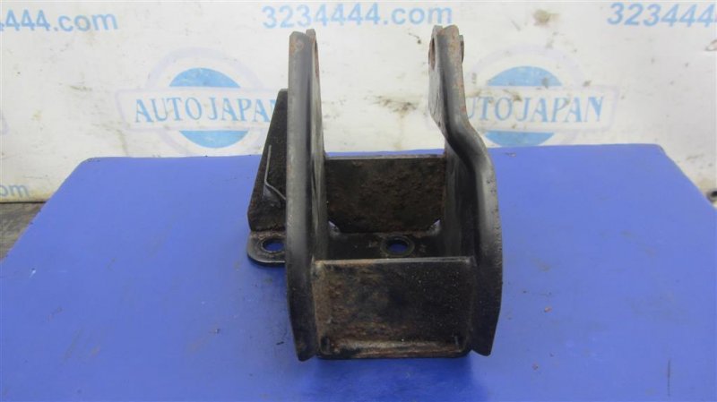 Кронштейн опоры двигателя передний SUZUKI KIZASHI 09-14 2010 Седан 2.4 11760-57L00 Б/У