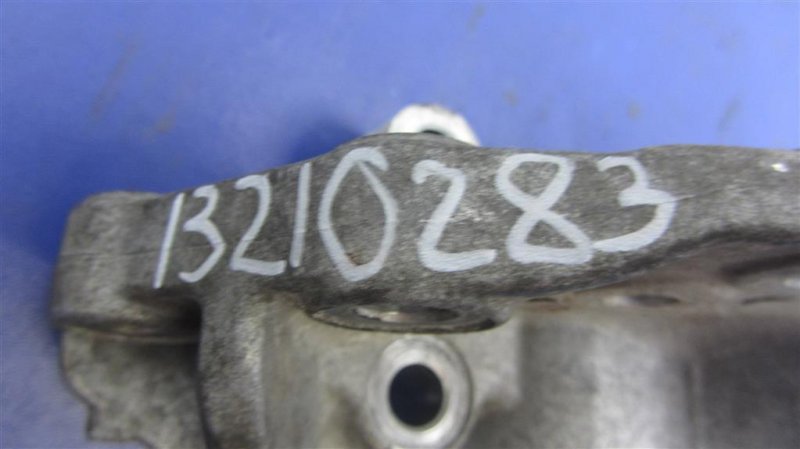 Кронштейн опоры двигателя задний KIZASHI 09-14 2010 Седан 2.4 Кронштейн опоры двигателя задний KIZASHI 09-14 2010 Седан 2.4