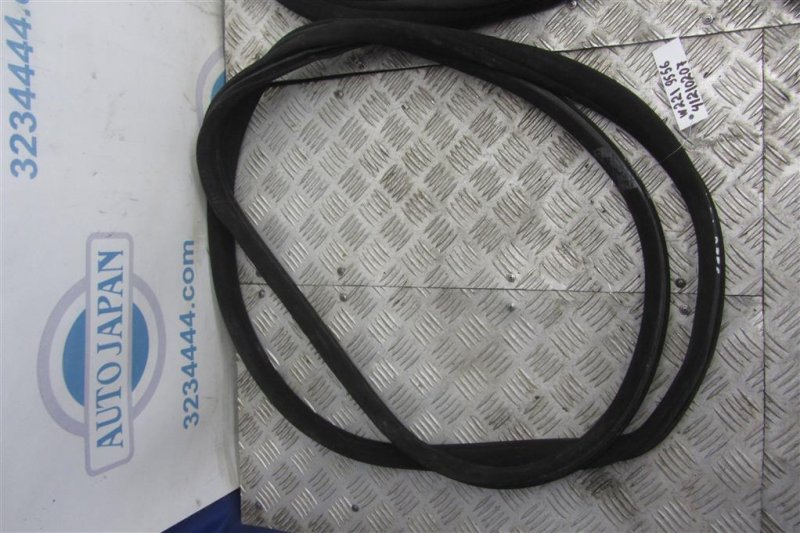 Уплотнитель двери MERCEDES S-CLASS W221 06-13 Уплотнитель двери MERCEDES S-CLASS W221 06-13