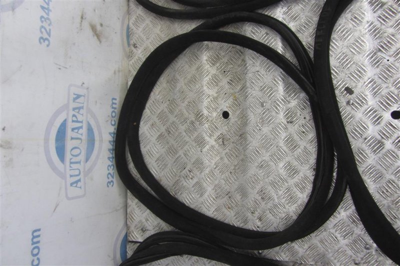 Уплотнитель двери S-CLASS W221 06-13 Уплотнитель двери S-CLASS W221 06-13