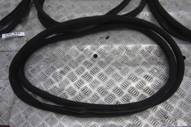 Уплотнитель двери S-CLASS W221 06-13 Уплотнитель двери S-CLASS W221 06-13