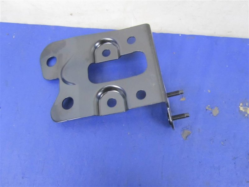 Кронштейн замка капота INFINITI QX60/JX35 12-20 Кронштейн замка капота INFINITI QX60/JX35 12-20