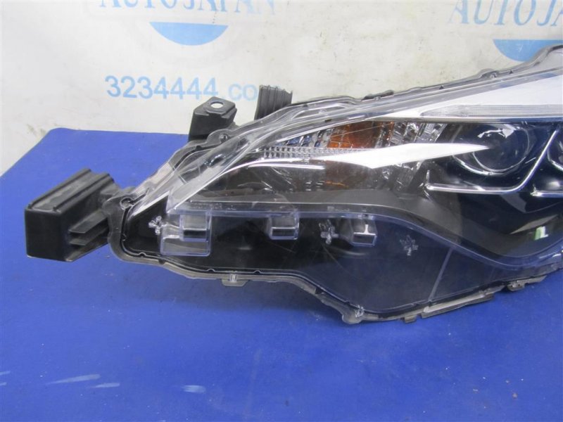 Фара передняя левая TOYOTA COROLLA E170 13-19 Фара передняя левая TOYOTA COROLLA E170 13-19