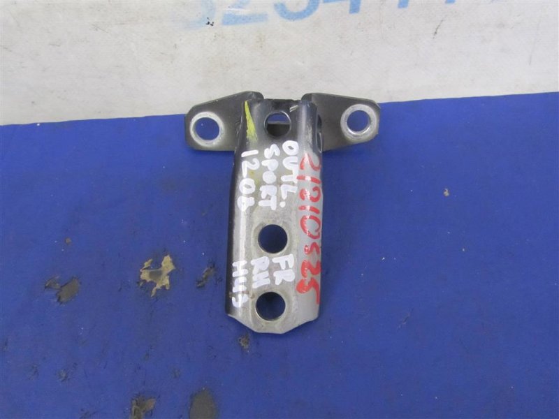 Запчасть петля двери нижняя передняя правая MITSUBISHI ASX / OUTLANDER SPORT 10-21 2011 Внедорожник 2.0 5702A005 Б/У Петля двери нижняя передняя правая MITSUBISHI ASX / OUTLANDER SPORT 10-21 2011 Внедорожник 2.0 5702A005 Б/У