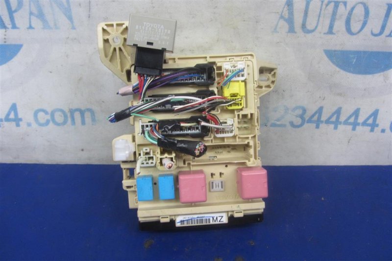 Запчасть блок предохранителей салон LEXUS ES350 06-12 2007 Седан 3.5 82730-33600 Б/У Блок предохранителей салон LEXUS ES350 06-12 2007 Седан 3.5 82730-33600 Б/У