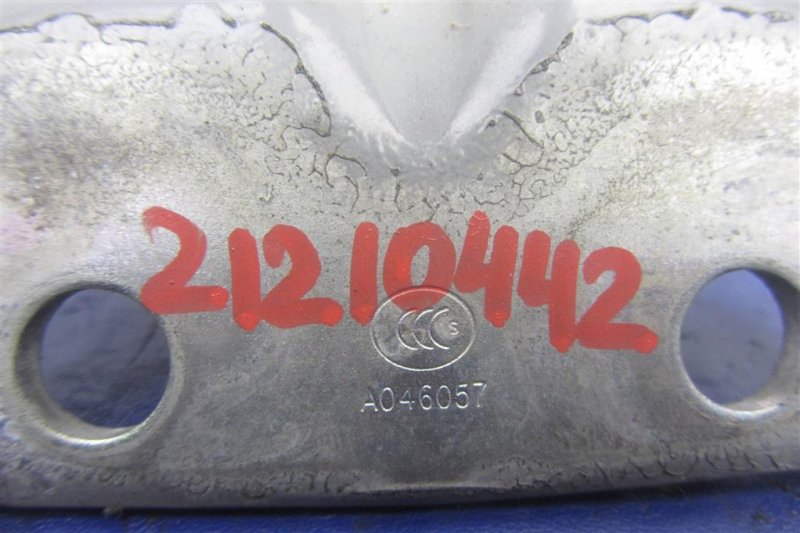 Петля двери верхняя задняя правая SONATA YF 10-14 2011 Седан 2.4 Петля двери верхняя задняя правая SONATA YF 10-14 2011 Седан 2.4