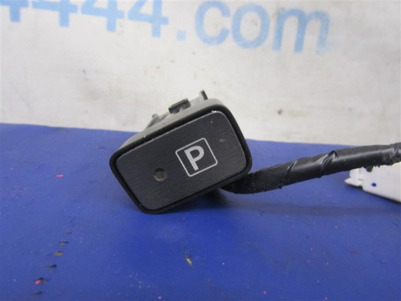 Кнопка стояночного тормоза TOYOTA PRIUS - 30 09-17 2013 ZVW30 1.8 2ZRFXE 84718-47061 Б/У