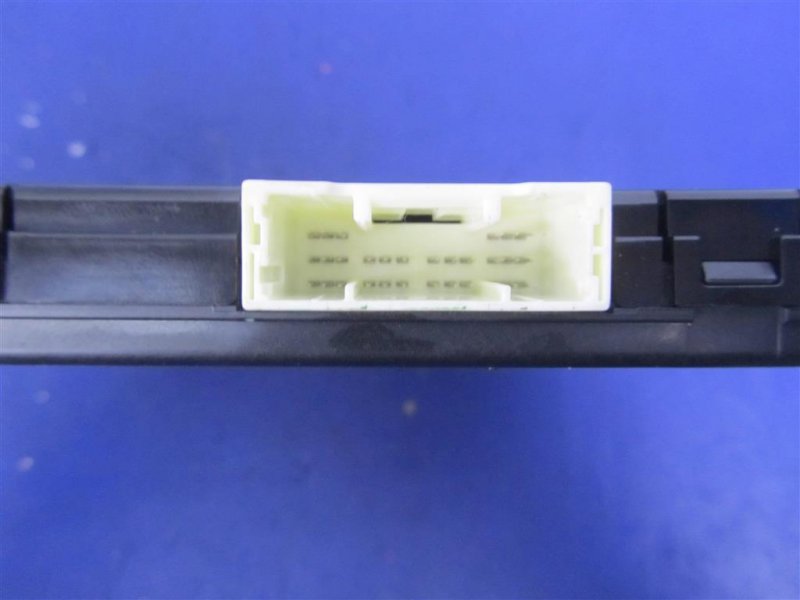 Блок электронный PRIUS - 30 09-17 2013 ZVW30 1.8 2ZRFXE