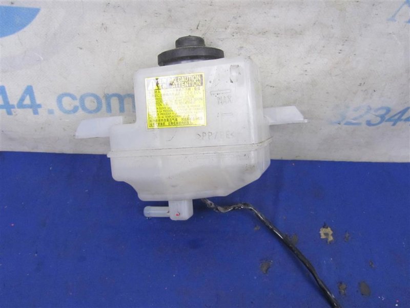 Бачок главного тормозного цилиндра TOYOTA PRIUS - 30 09-17 ZVW30 1.8 2ZRFXE Бачок главного тормозного цилиндра TOYOTA PRIUS - 30 09-17 ZVW30 1.8 2ZRFXE