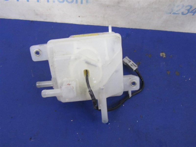 Бачок главного тормозного цилиндра PRIUS - 30 09-17 2013 ZVW30 1.8 2ZRFXE Бачок главного тормозного цилиндра PRIUS - 30 09-17 2013 ZVW30 1.8 2ZRFXE