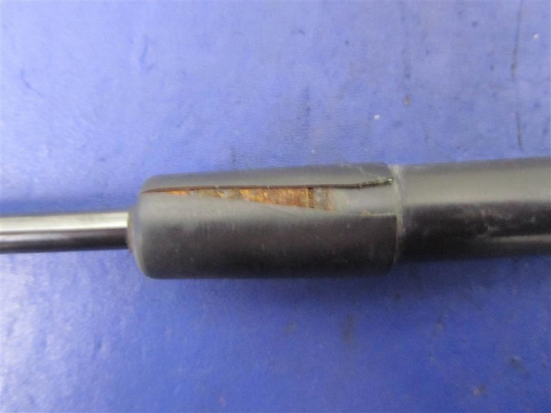 Амортизатор крышки багажника левый PRIUS - 30 09-17 2013 ZVW30 1.8 2ZRFXE