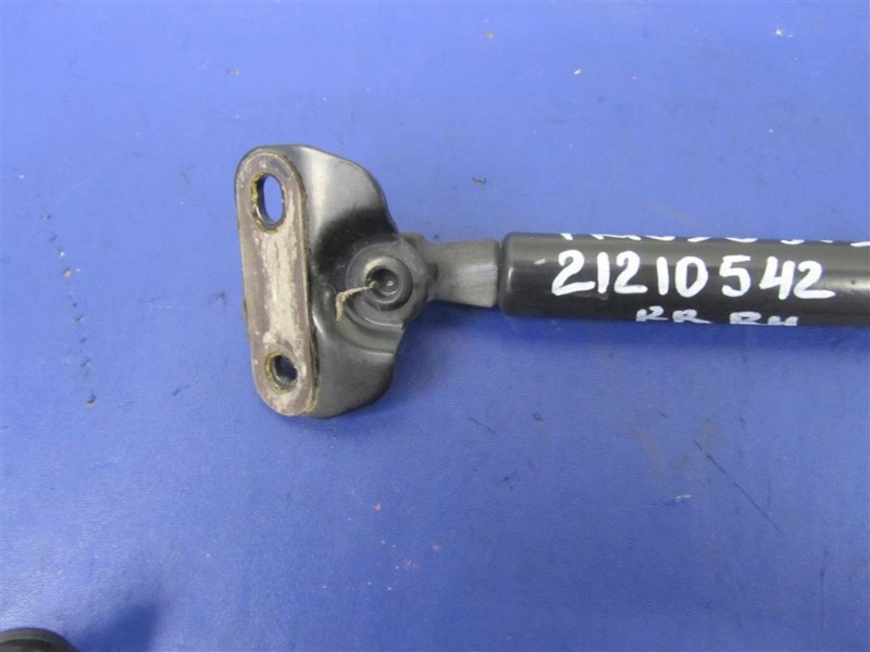 Амортизатор крышки багажника правый TOYOTA PRIUS - 30 09-17 ZVW30 1.8 2ZRFXE