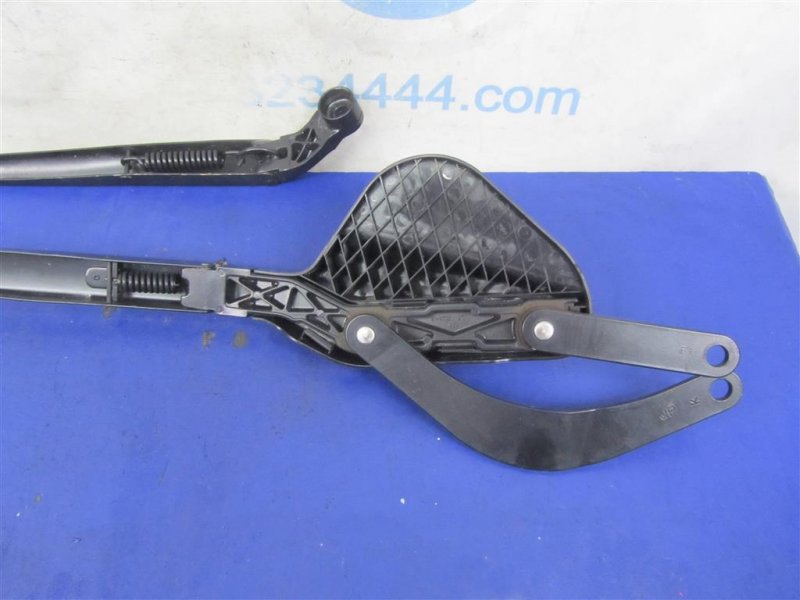 Поводок стеклоочистителя передний PRIUS - 30 09-17 2013 ZVW30 1.8 2ZRFXE