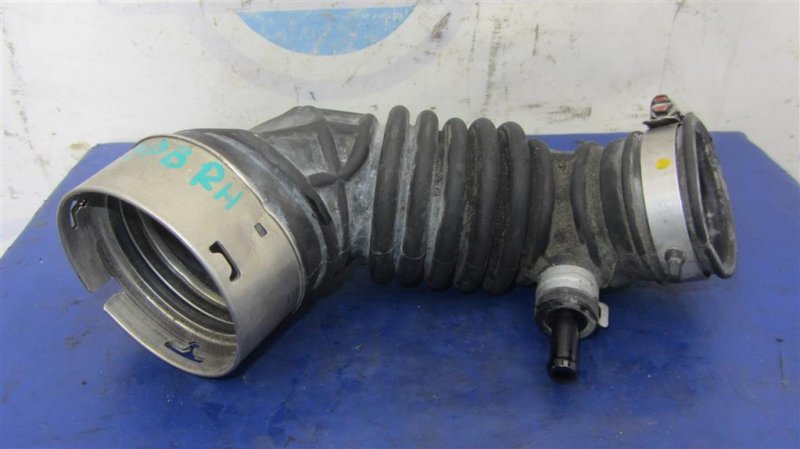 Патрубок воздушного фильтра правый Q50 15-20 2016 Седан 3.0 VR30DDTT