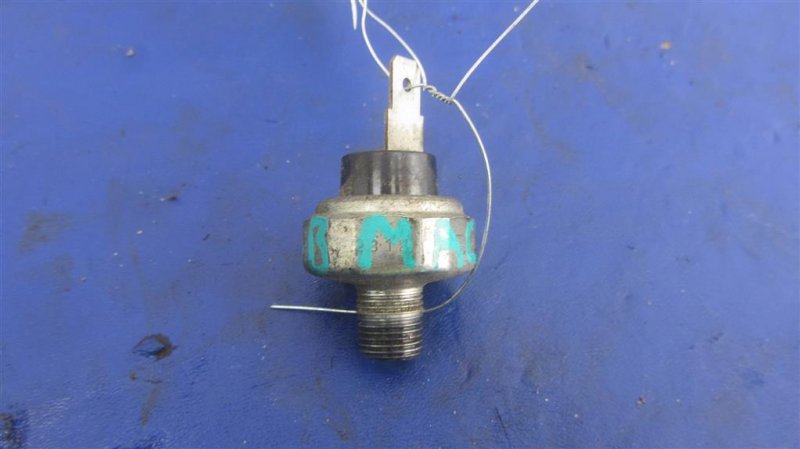 Запчасть датчик давления масла двс MAZDA CX-7 06-12 2.2D B367-18-501 Б/У Датчик давления масла ДВС MAZDA CX-7 06-12 2.2D B367-18-501 Б/У