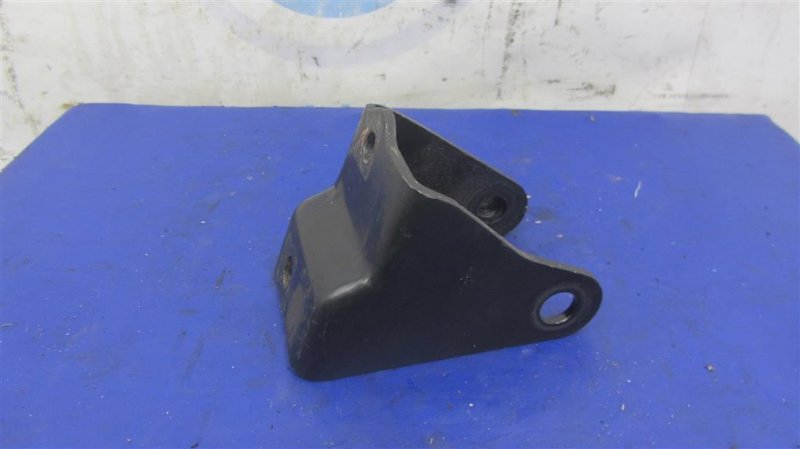 Кронштейн КПП TOYOTA RAV4 00-05 2.0 1232128050 Б/У