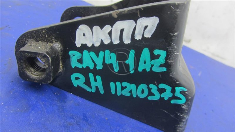 Кронштейн КПП RAV4 00-05 2.0