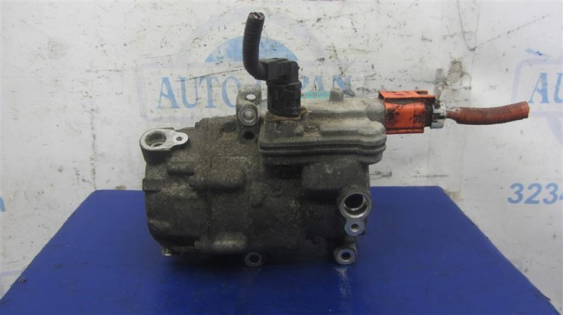 Компрессор кондиционера TOYOTA PRIUS - 30 09-17 2013 ZVW30 1.8 2ZRFXE 88370-47081 Б/У