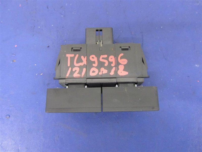 Кнопка открывания багажника внутренняя TLX 14-17 2014 Седан 2.4 Кнопка открывания багажника внутренняя TLX 14-17 2014 Седан 2.4