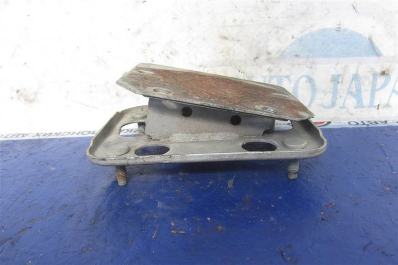 Кронштейн усилителя заднего бампера правый INFINITI G35 03-07